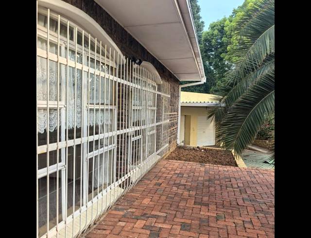 3 BEDROOM HOUSE FOR SALE IN GREENHILLS